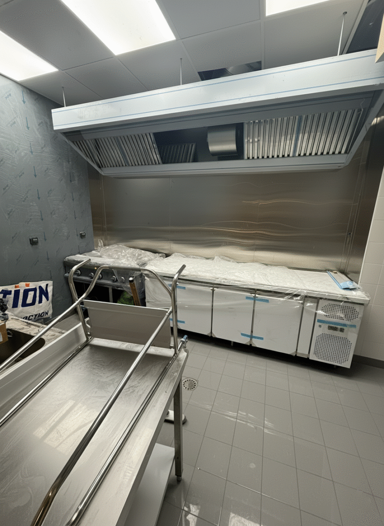 Cuisine-Professionnelle-Impeccable---Hygiène-et-Propreté-Optimales